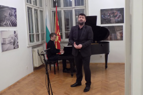 Новогодишен концерт на Шкелзен Бафтиари, Бесиана Мехмеди и Шкодран Толай (фотография)