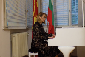 Концерт на Бесиана Мехмеди, Алба Мучоли Дехири и Пранвера Ходжа в КИЦ на РСМ в София (фотография)