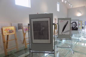 "Свързване" - изложба на плакат, живопис, графика, скулптура и прожекция на филма "Последните камбани" на режисьора Николче Поповски (фотография)