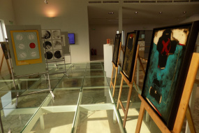 "Поврзување" - изложба на плакат, сликарство, графика, скулптура и проекција на филмот "Последните камбани" на режисерот Николче Поповски (фотографија)
